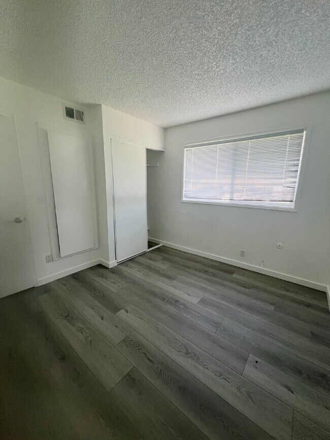 Building Photo - 2205 15th Ave