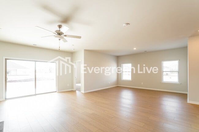 Building Photo - 100 Chain Bridge Circle