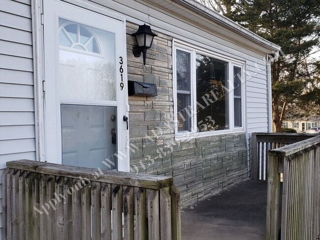 Building Photo - Nice 4 Bed 1.5 Bath Home in KCMO-Available NOW!!