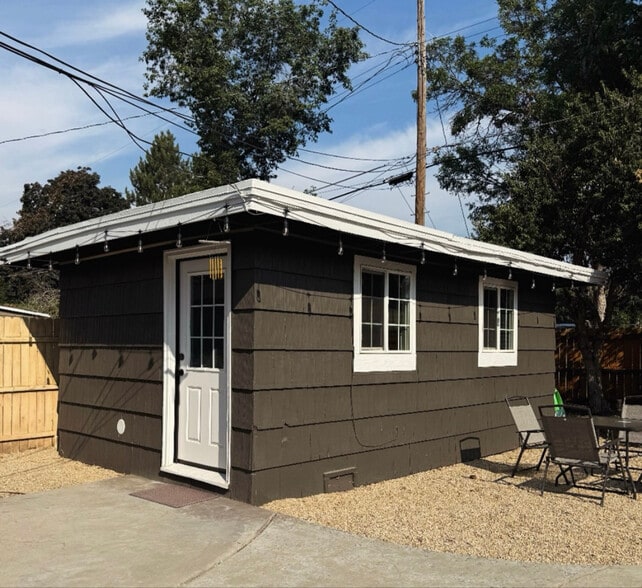 Building Photo - 2426 Ona St