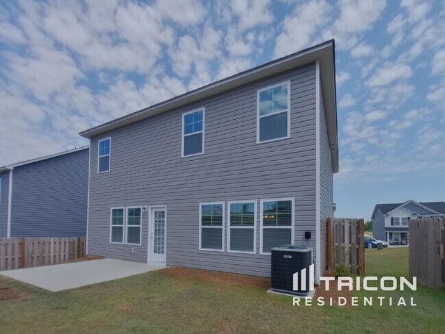 Building Photo - 211 Savannah Hills Dr