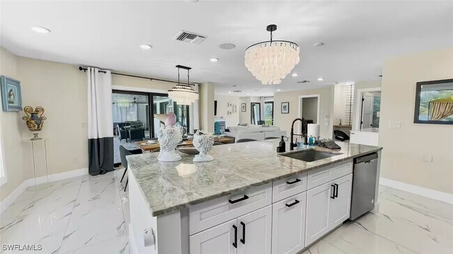Building Photo - 279 Torrey Pines Point