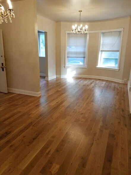 Building Photo - 1520 W Sunnyside Ave