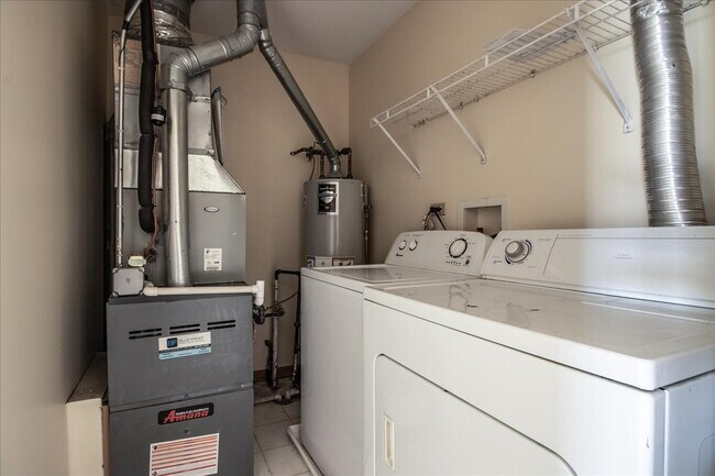 Building Photo - 2306 Reflections Dr