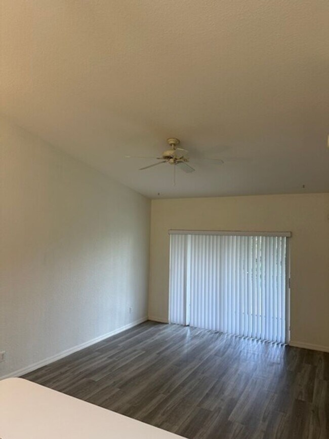 Building Photo - 2nd floor condo with landscape views