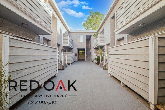 Building Photo - 13444 Moorpark St