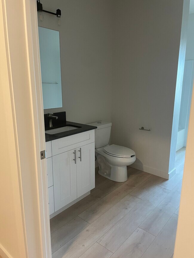 Building Photo - 2221 Willow Dr