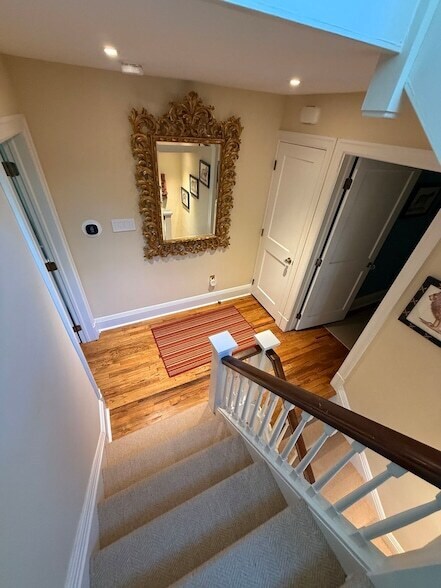 Building Photo - 506 Roslyn Pl