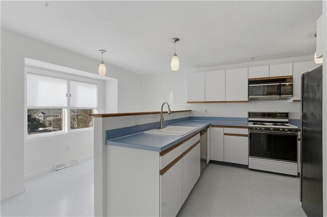 Building Photo - 39 Waterview Dr