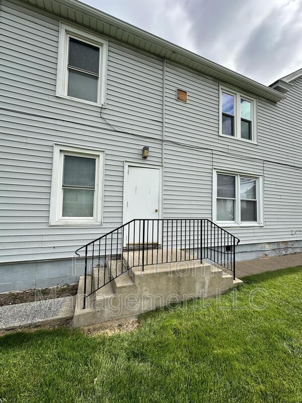 Building Photo - 107 E Main St