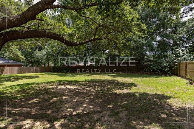Building Photo - COMING SOON!!!   Beautiful 3 Bedroom/3 Bathroom Home in Semmes!