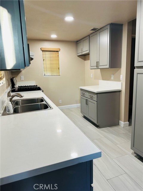 Building Photo - 555 W Lemon Ave