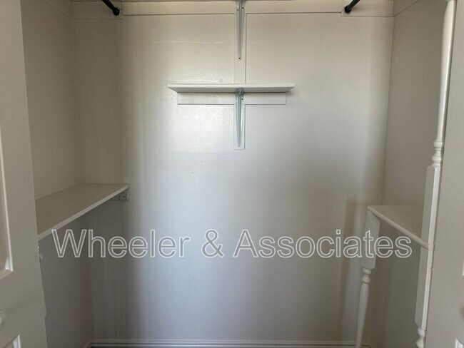 Building Photo - 1315 Brooke Ln