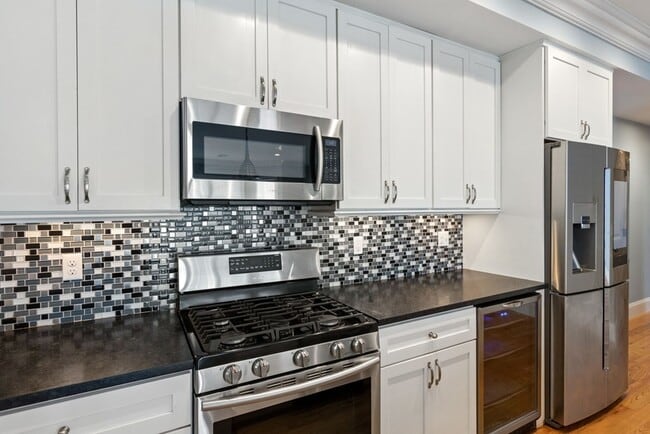 Building Photo - 15 Preble St