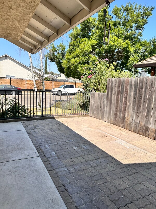 Building Photo - 2218 Clipper Ln