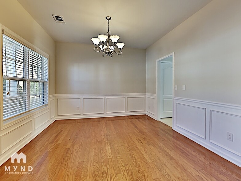 Building Photo - 525 Vickers Ln