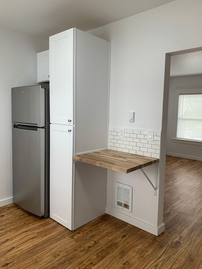 Building Photo - Beautiful 1bedroom on Sheridan