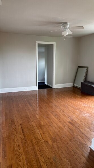 Living Room - 62 Penn Blvd