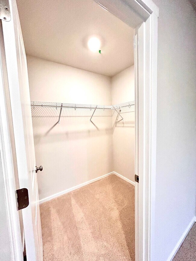 Building Photo - 10407 NE 119th Ave