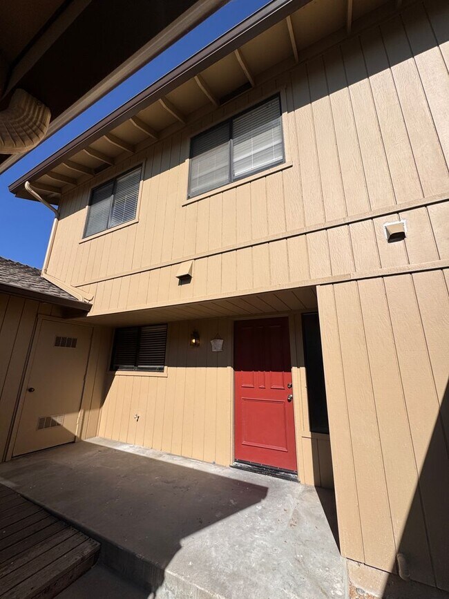 Building Photo - 1844 Cherokee Dr