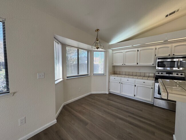 Building Photo - Three Bed, Two Bath Home with a Two Car Garage