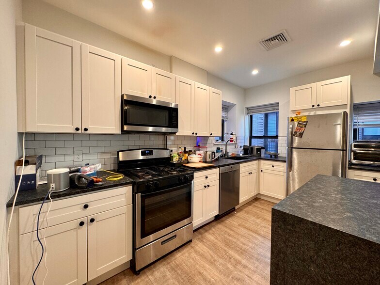 Building Photo - 1516 Tremont St