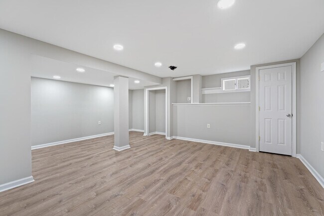 Building Photo - 710 S Washington St