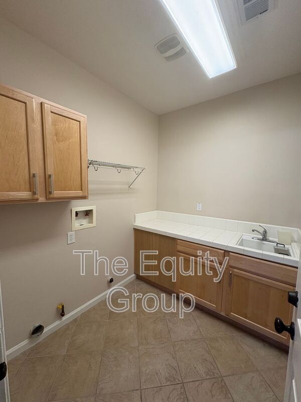 Building Photo - 4911 W Elkhorn Ave