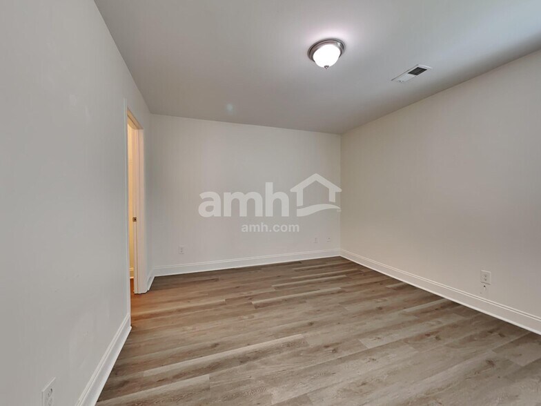 Building Photo - 452 Brick Kiln Dr