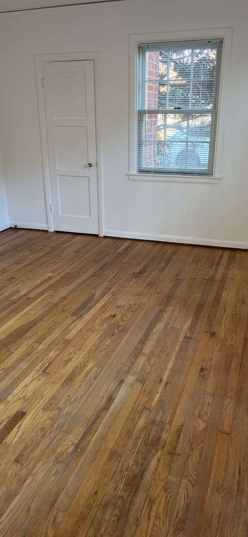 Building Photo - Be a Star in our Vintage 1 Bedroom Hollywood Apartment