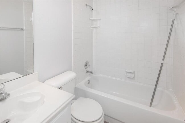 Building Photo - 1241 El Camino Village Dr
