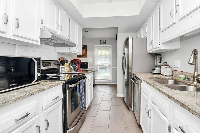 Building Photo - 9252 N Vicksburg Park Ct