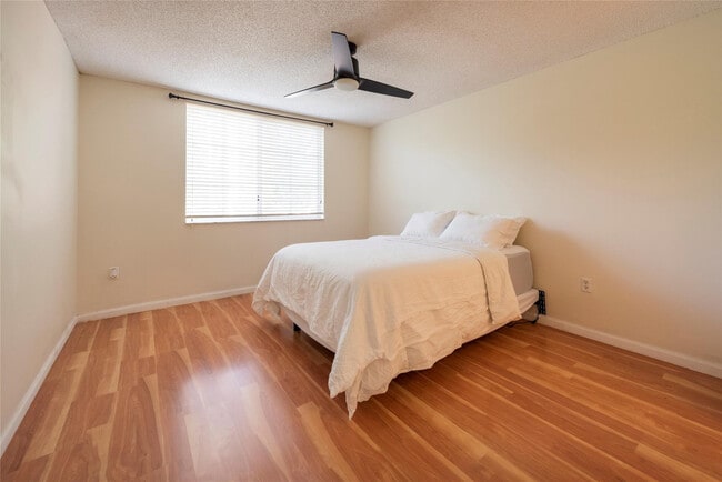 Building Photo - 4808 N State Rd 7