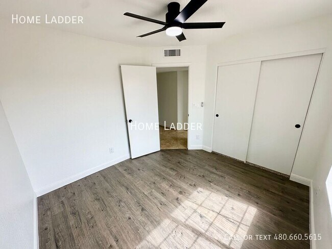 Building Photo - 2640 E Mallory St