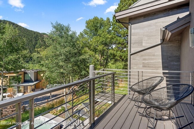 Building Photo - 552 Mountain Laurel Dr