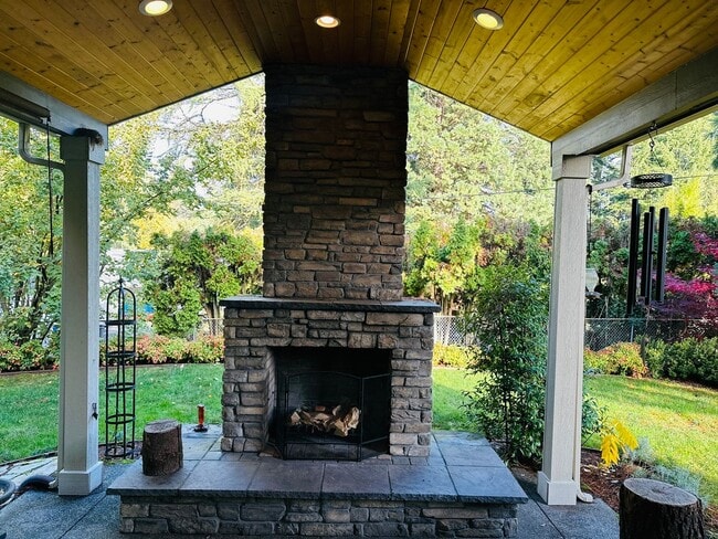 Building Photo - Beautiful Custom Felida Home