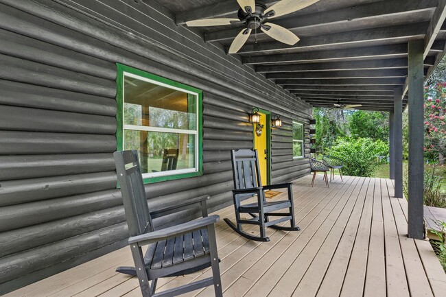 Building Photo - Enchanting Log Cabin for Lease!