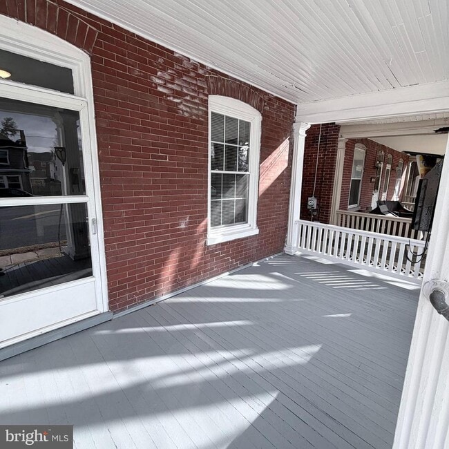 Building Photo - 235 Park Ave