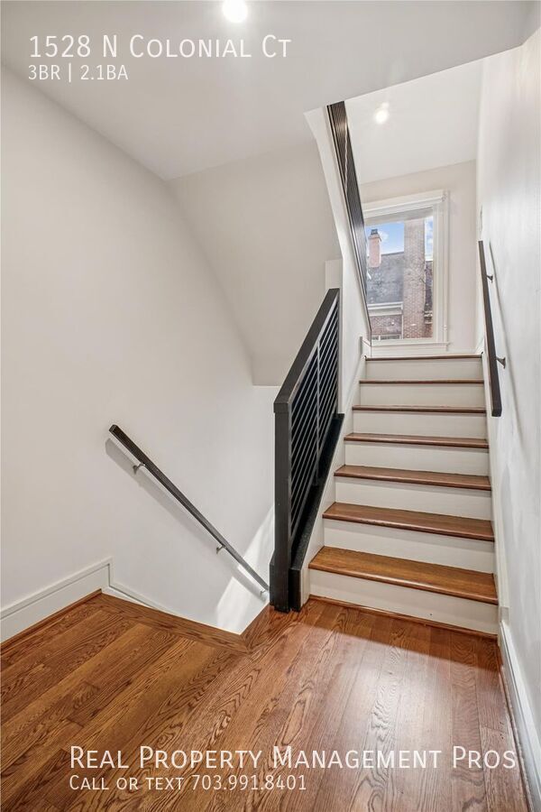 Building Photo - 1528 N Colonial Ct