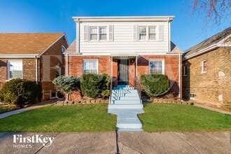 Building Photo - 19 E 140th Ct