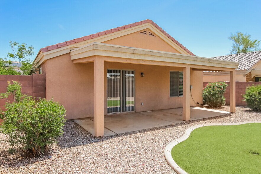 Building Photo - 1044 S 239th Ln