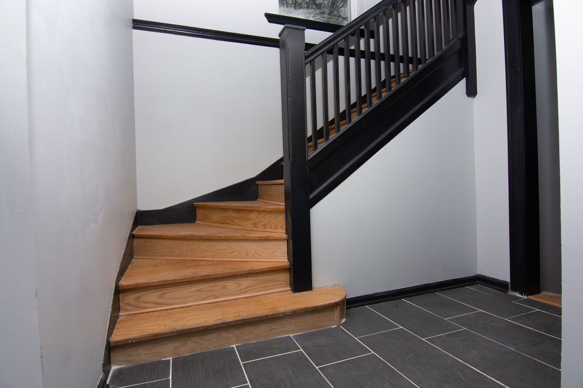 Building Photo - 1141 E 79th Pl