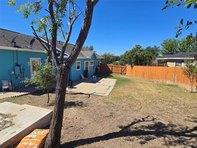 Building Photo - 7013 Marejada Dr