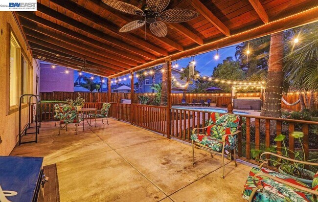 Building Photo - 828 Hollowbrook Dr