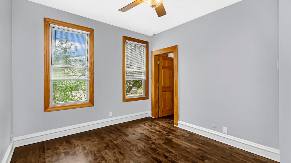 Living Room - 1472 W Webster Ave
