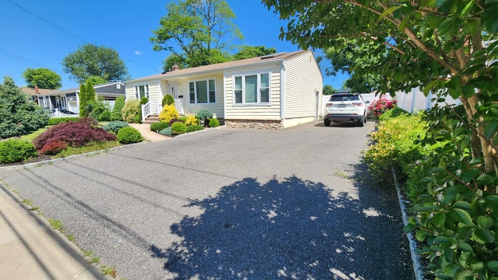 Building Photo - 137 Alkier St