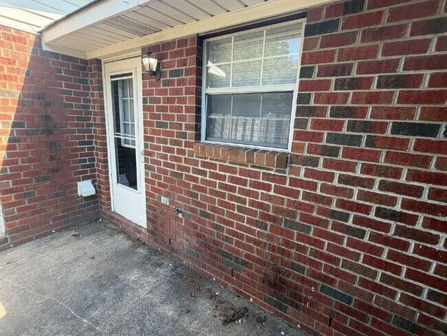 Building Photo - 2601 Richard Dr