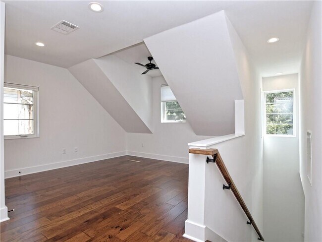 Building Photo - 1806 Haskell St
