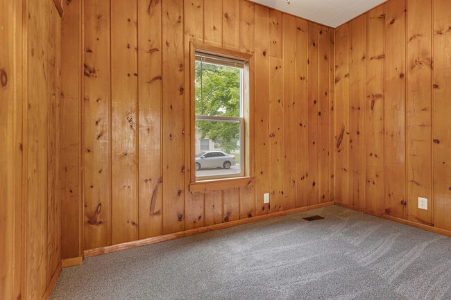 Building Photo - 11611 Maple Ave