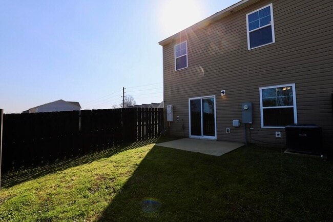 Building Photo - 2943 Old Field Rd